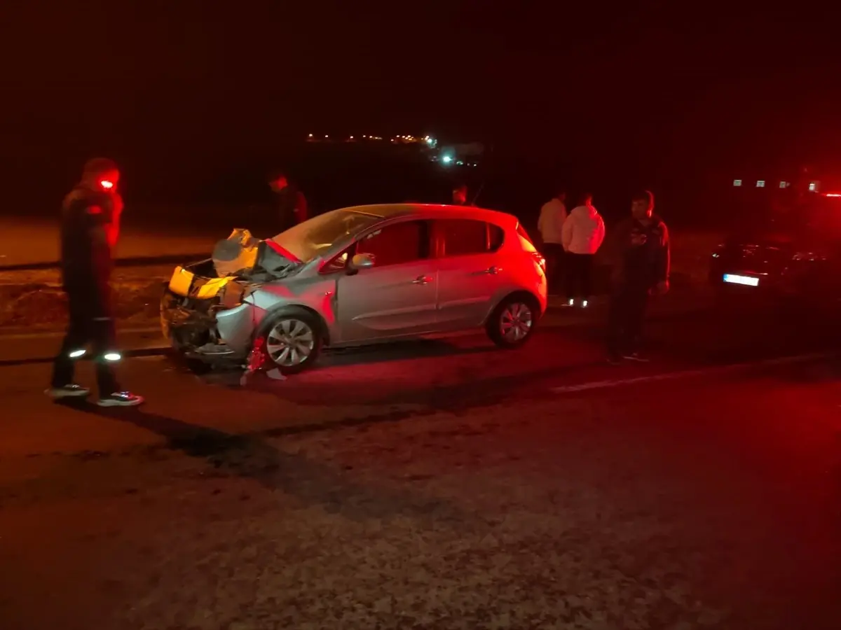 esege carpan otomobilin surucusu yaralandi Uwxe5hIs.jpg