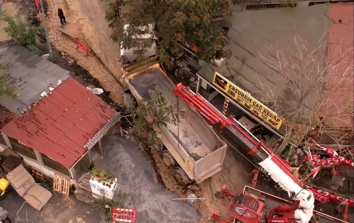 eyupsultanda hafriyat kamyonu kazasi U6NXbU1q.jpg