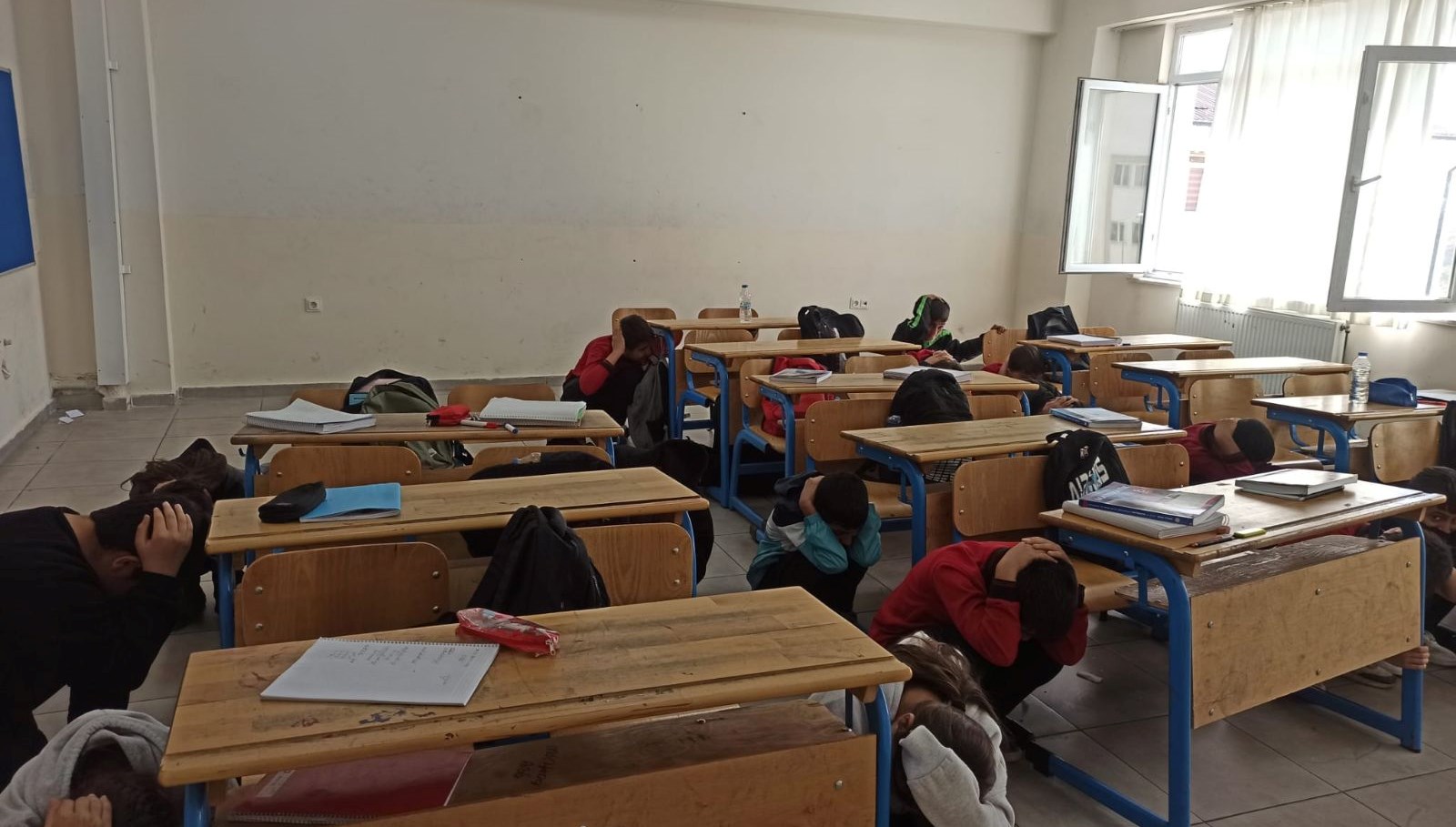 hakkaride okullarda tatbikat Ag6rnpIS.jpg