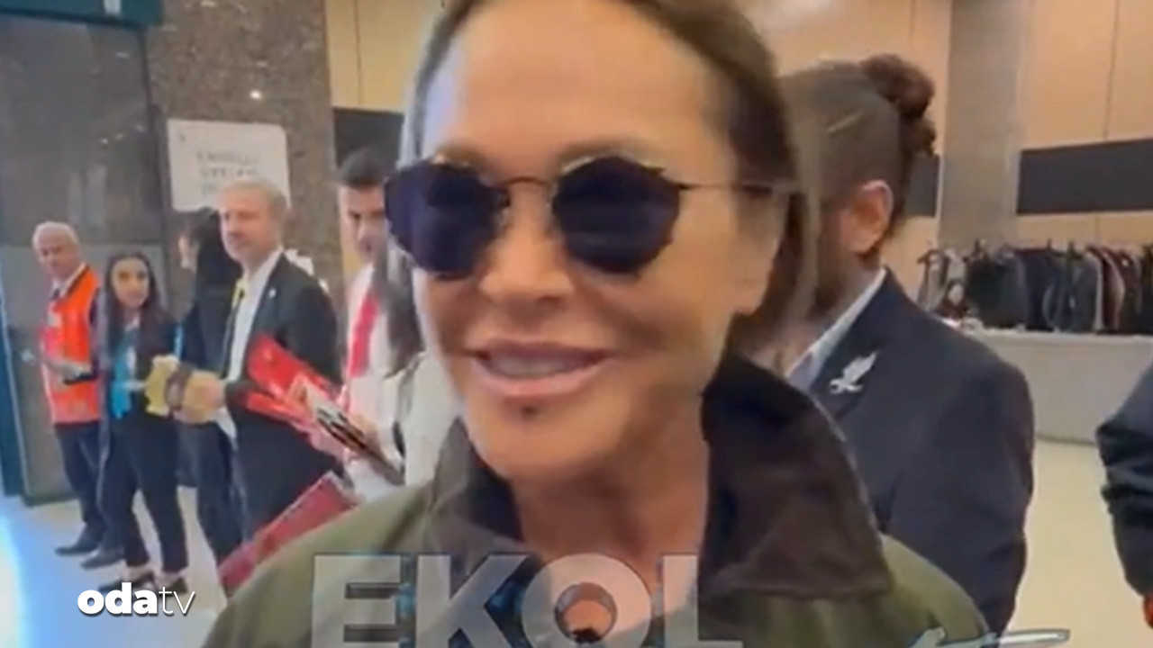 hulya avsar sergen yalcin oyle de gitse boyle de gitse bir bildigi vardir PaYZccc3.jpg