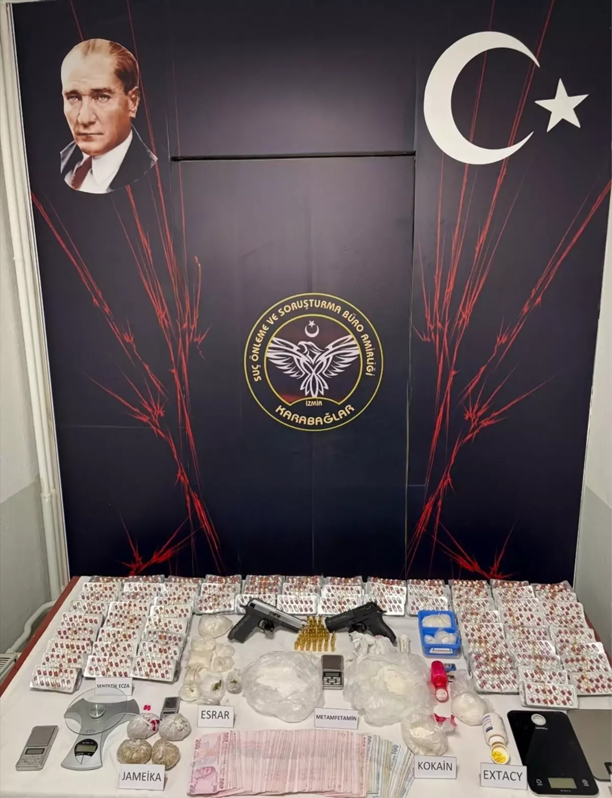 izmirde uyusturucu operasyonu 4 gozalti Bc8RAYvr.jpg