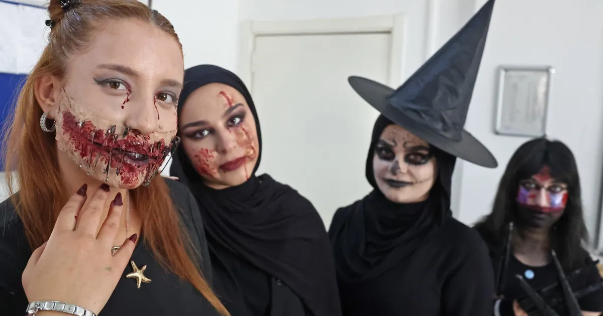 antalyada atabem kursiyerlerden korku filmi makyaji QITCnGvr.webp