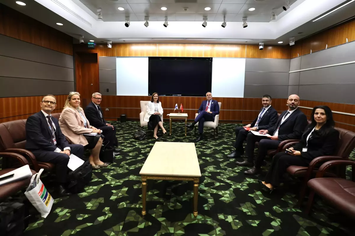 isikhan ve grahn laasonenden sosyal guvenlik gorusmesi CzqqwxOV.jpg