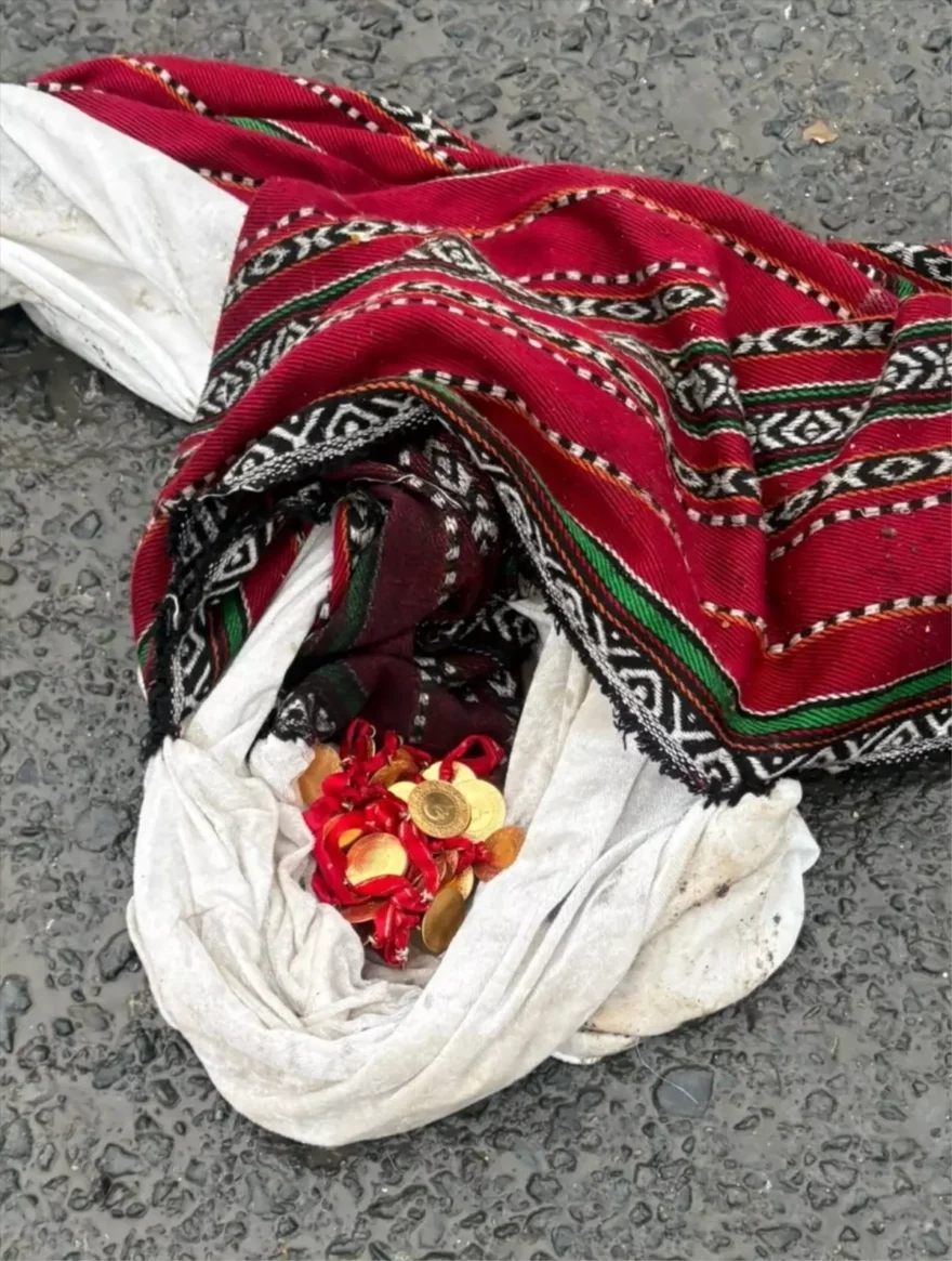 Çöpe Atılan 1.2 Milyon Lira Değerindeki Altınlar Kurtarıldı