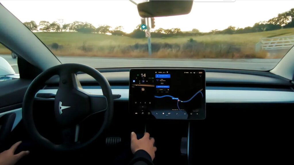 Tesla Sahiplerine Ek Masraf: Otonom Sürüş İçin Donanım Zorunluluğu