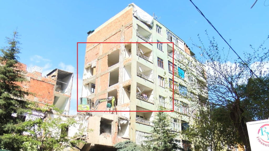 Bitişik Apartmanda Duvar Eksikliği, Yıkım Sonrası Ortaya Çıktı