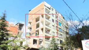 bina-yikilinca-bitisikteki-apartmanin-bazi-odalarinin-duvarinin-yapilmadigi-ortaya-cikti-jpNgZC4X