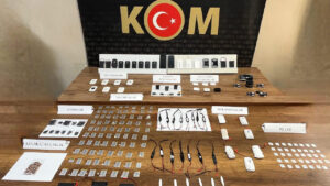 ehliyet-sinavinda-kopya-sebekesi-cokertildi-10-milyon-liralik-vurgun-ortaya-cikti-f8b2DDk1